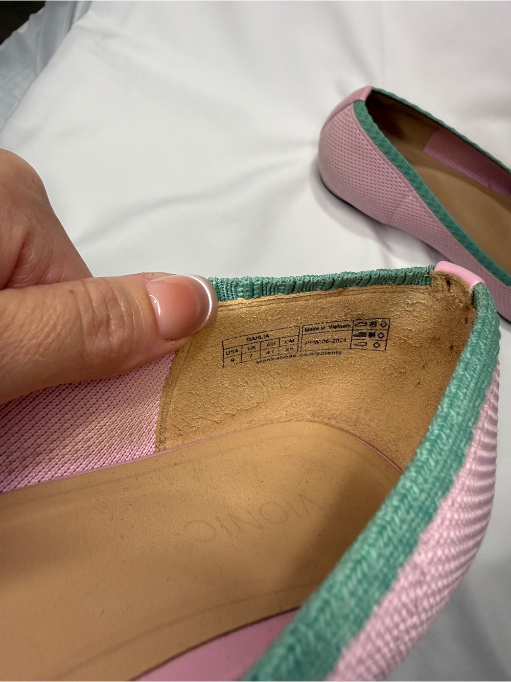 Vionic Pink Pointed Toe Knit Ballet Flats with Green Trim Size 9 - Picture 7 of 8